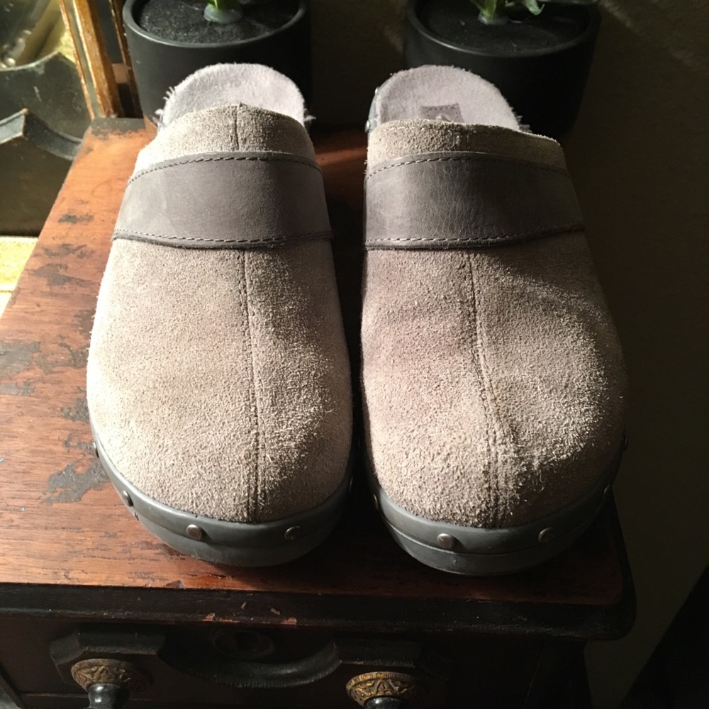 Crocs Size 8 - image 1